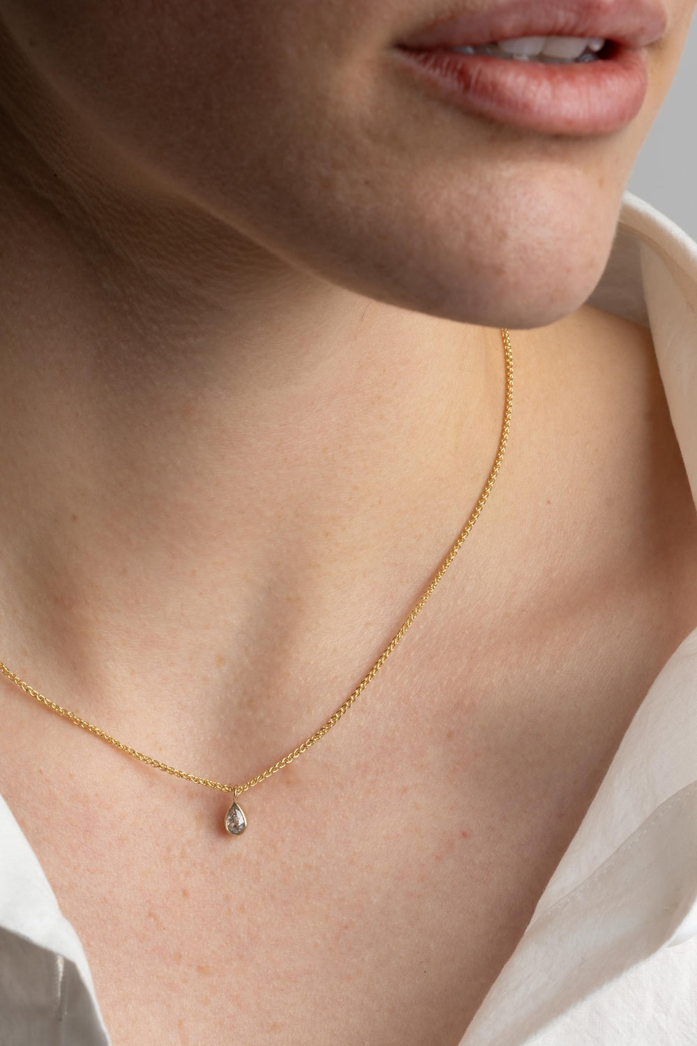 Small Pear Shaped Diamond Una Necklace