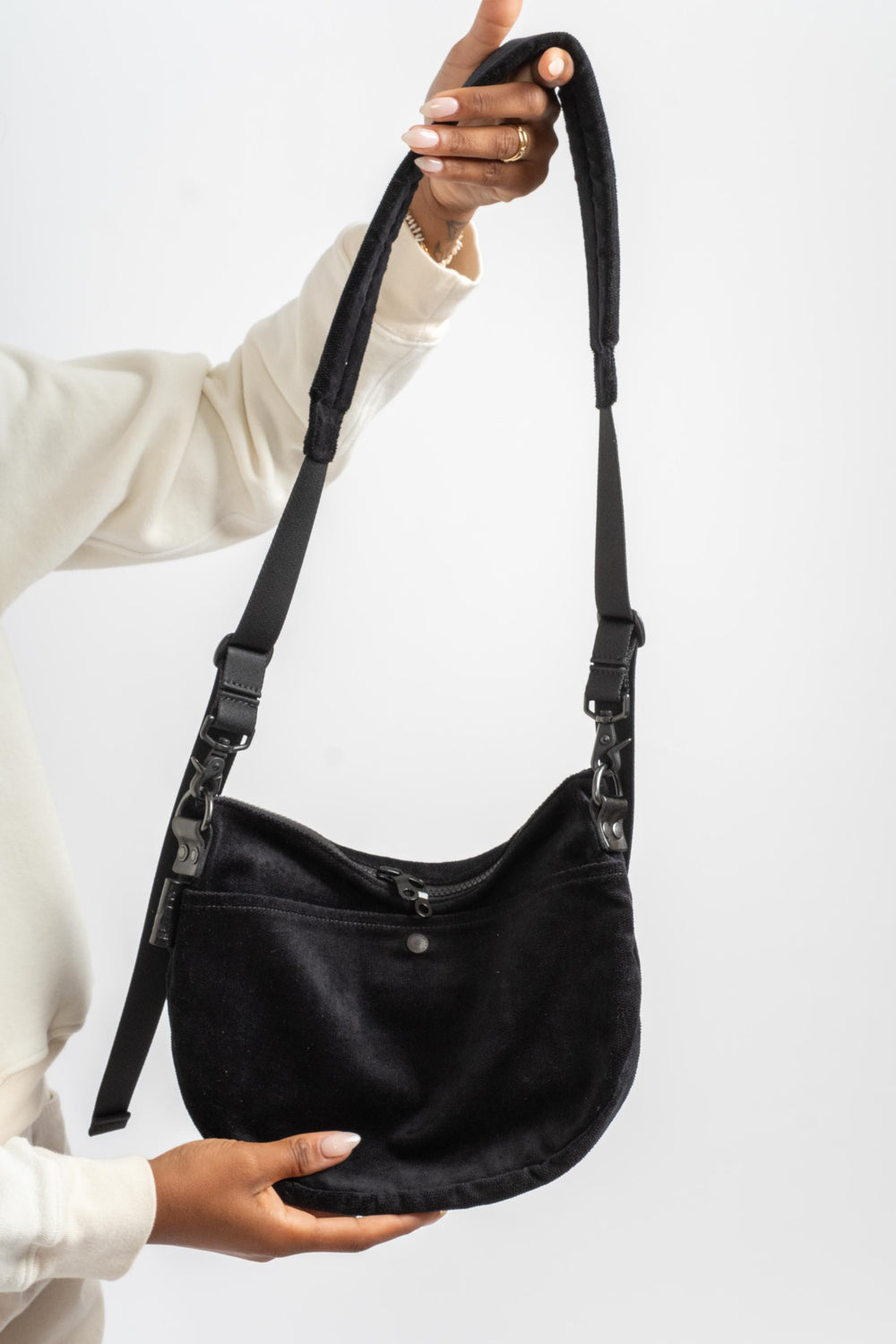 Corduroy Bodybag in Black