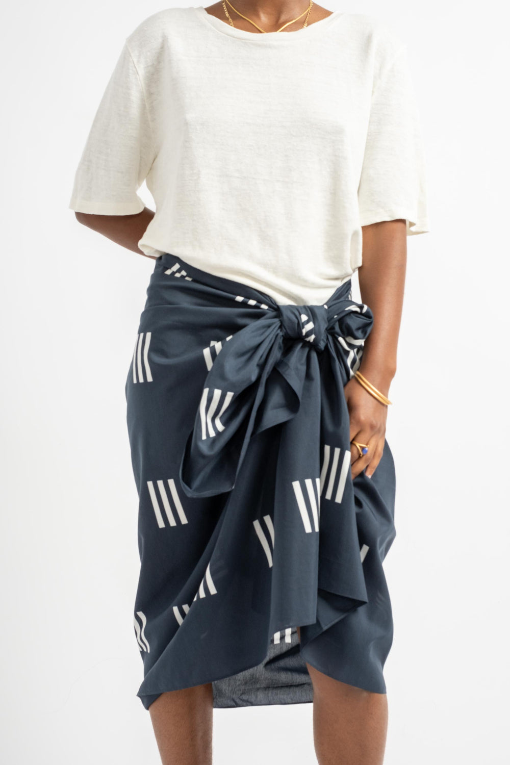 Tasman Sarong in Obsidian + Stone