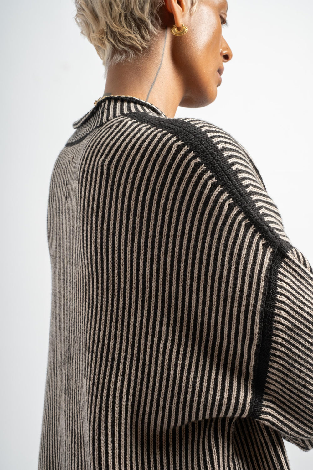 Linea Rollneck in Black Melange + Sisal