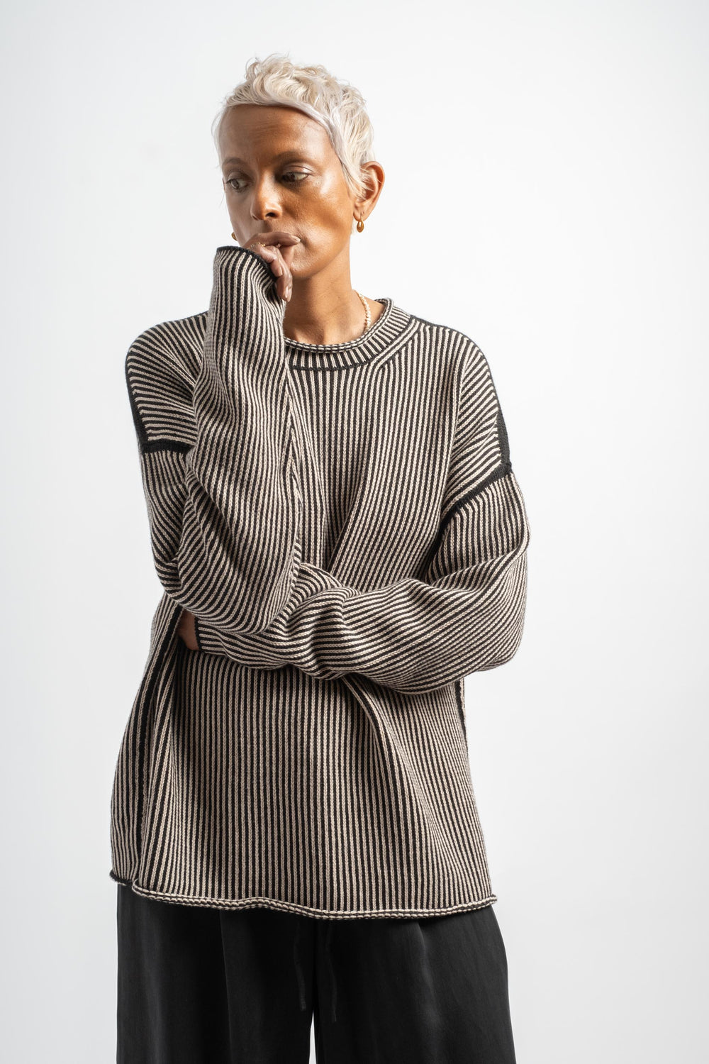 Linea Rollneck in Black Melange + Sisal