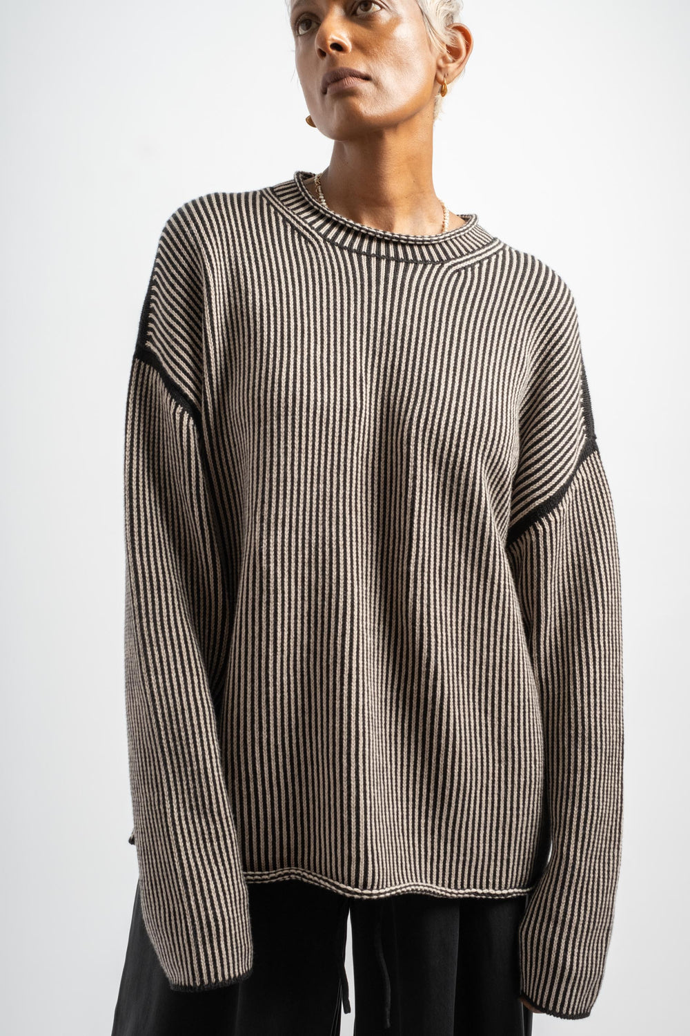 Linea Rollneck in Black Melange + Sisal