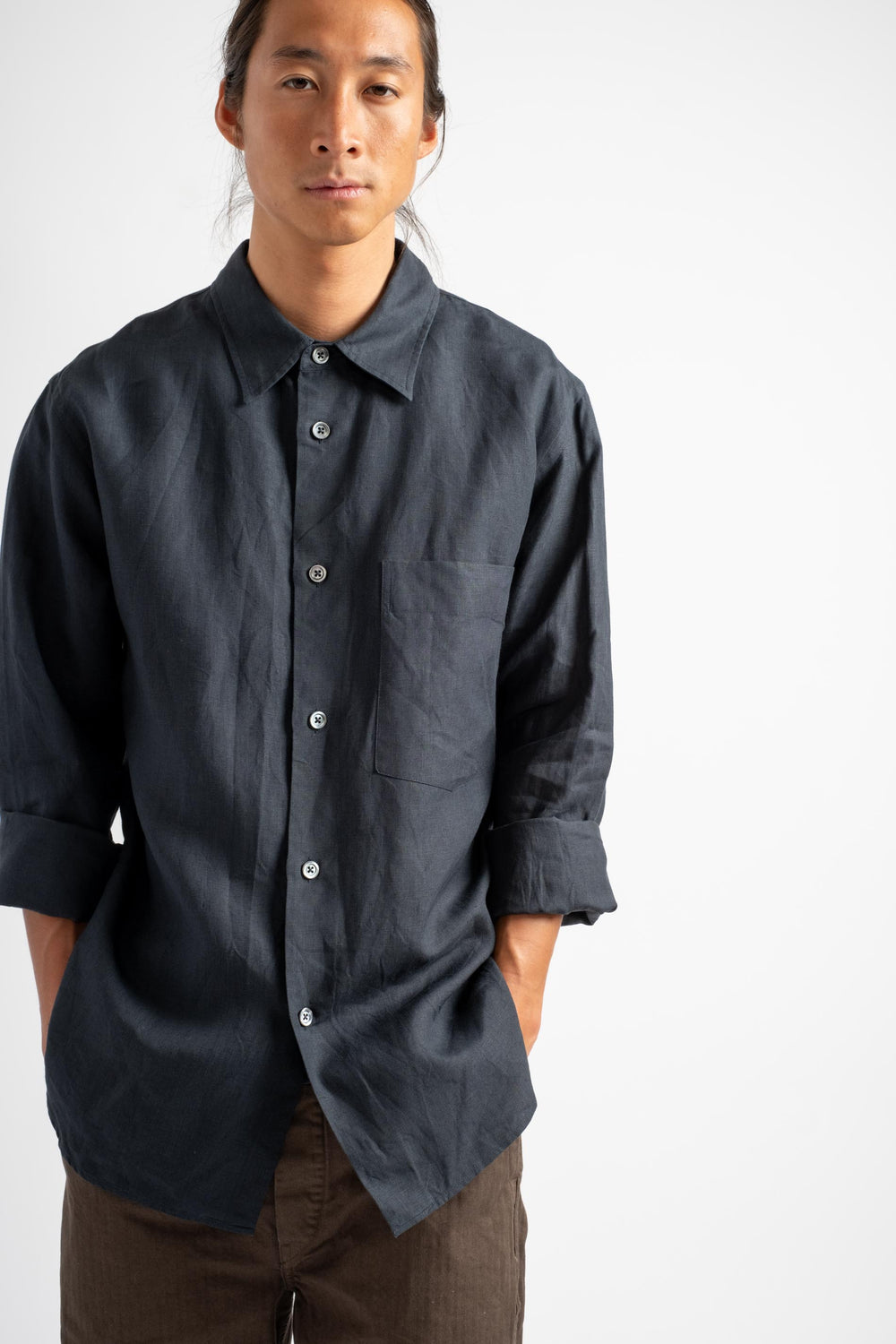Basic Shirt in Dark Navy Linen
