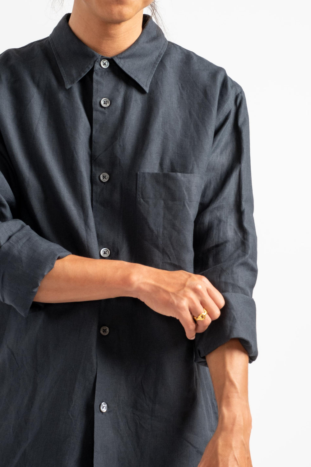 Basic Shirt in Dark Navy Linen