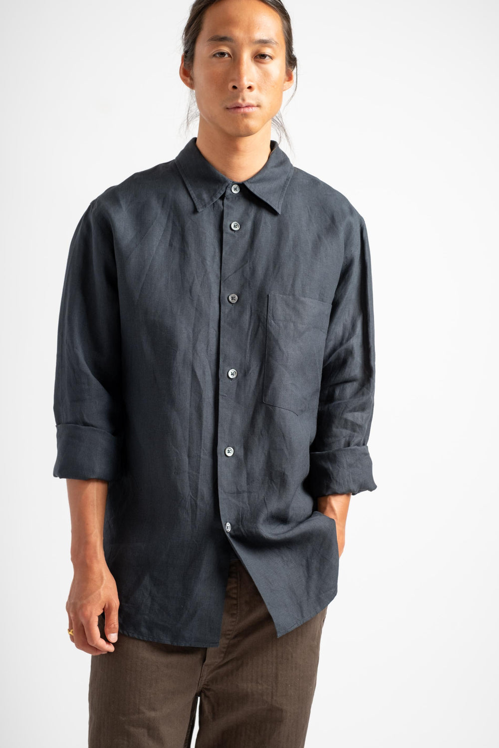Basic Shirt in Dark Navy Linen
