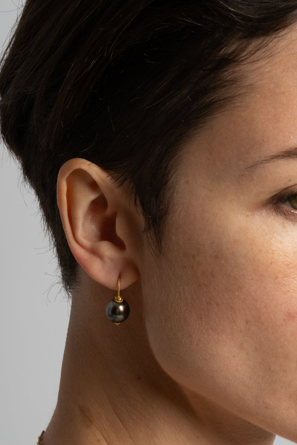 Tahitian Pearl Baby Linea Earrings