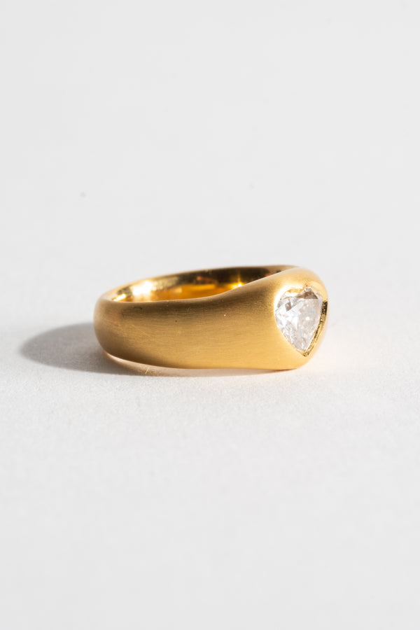 22K Antique Heart Shaped Signet Ring
