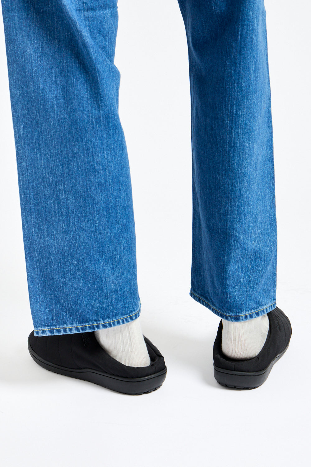 Nannen Outdoor Slipper in Black