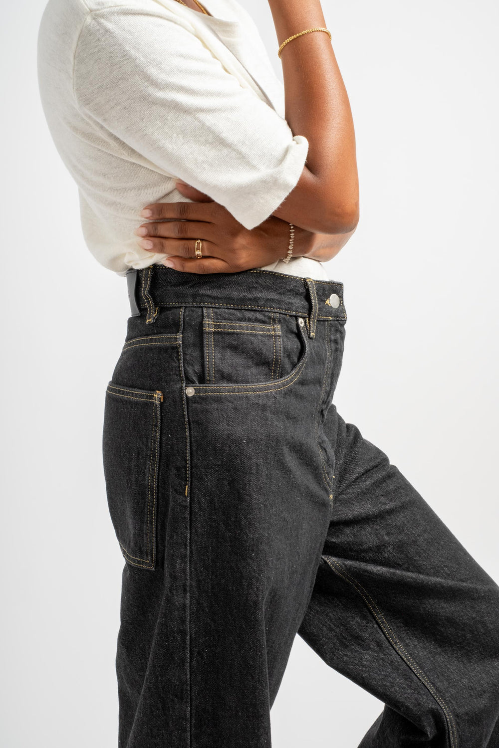 Neive Curved Leg Pant in Black