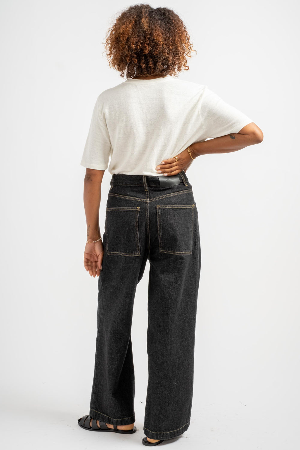 Neive Curved Leg Pant in Black