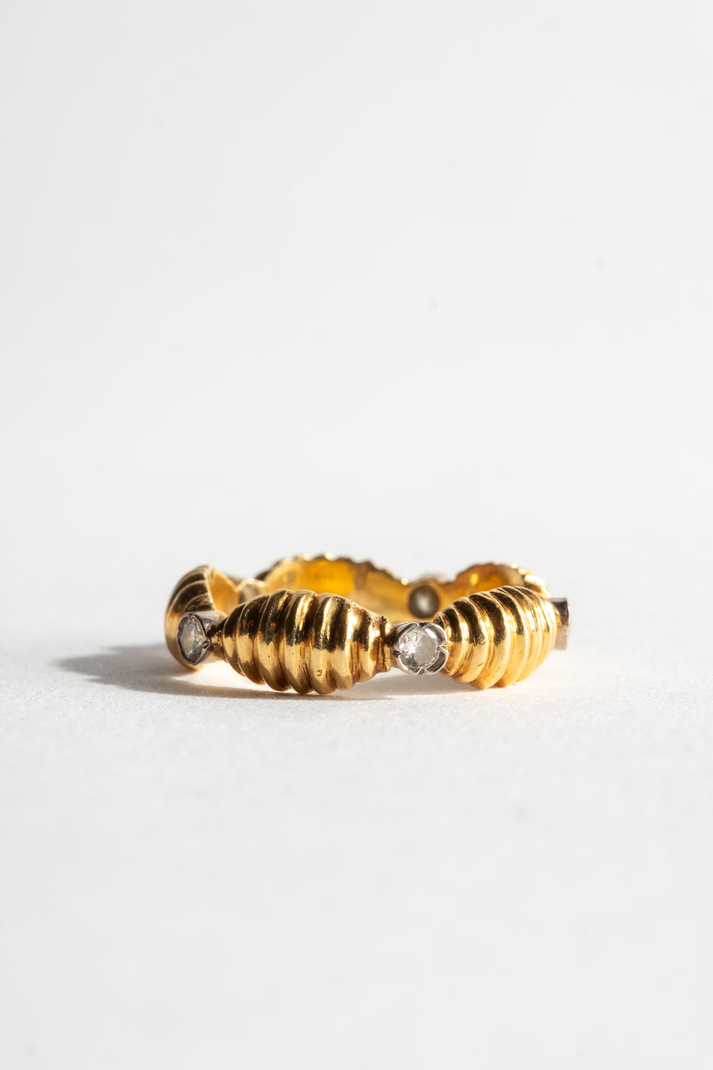 18K Scalloped Diamond Band