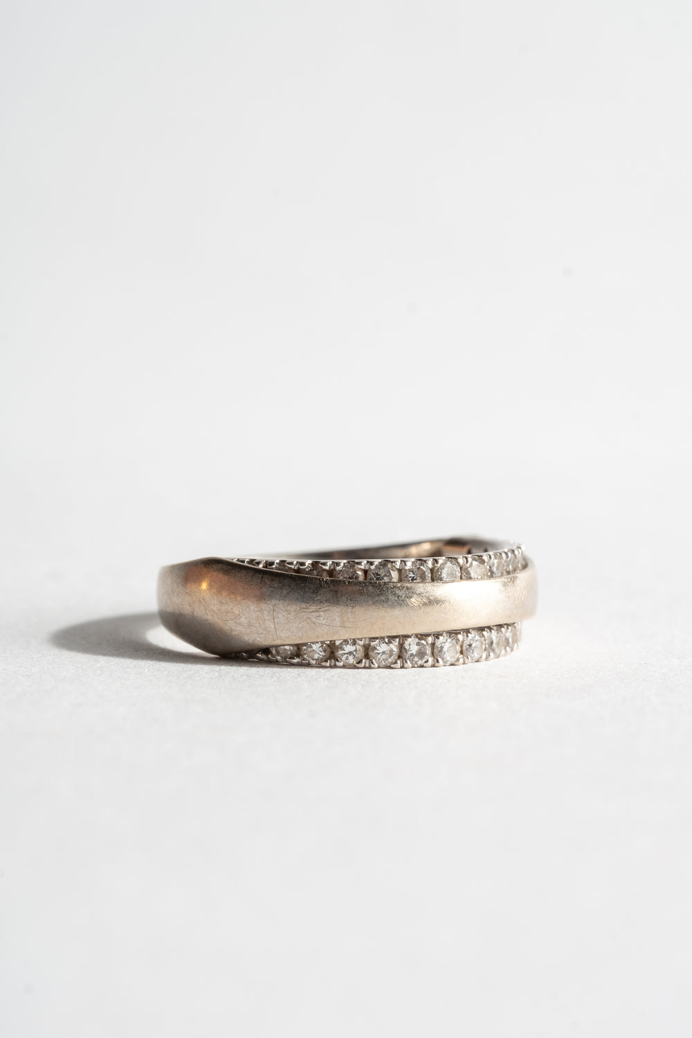 18K White Gold Articulated Diamond Band