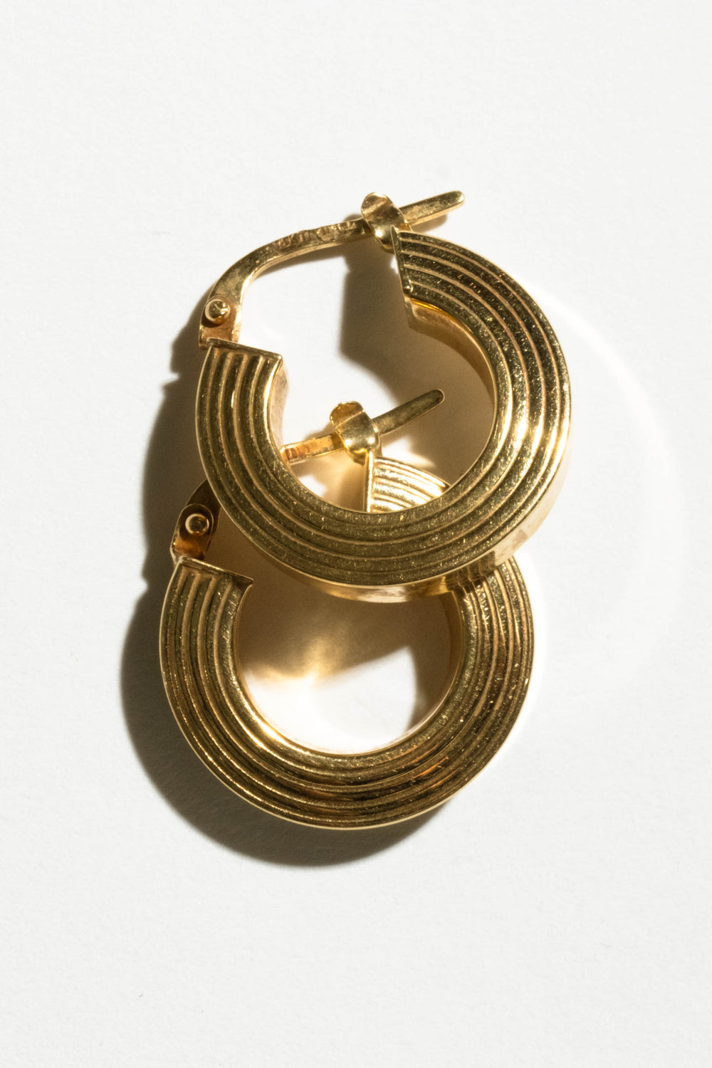 18K Ribbed Square Stock Hoops