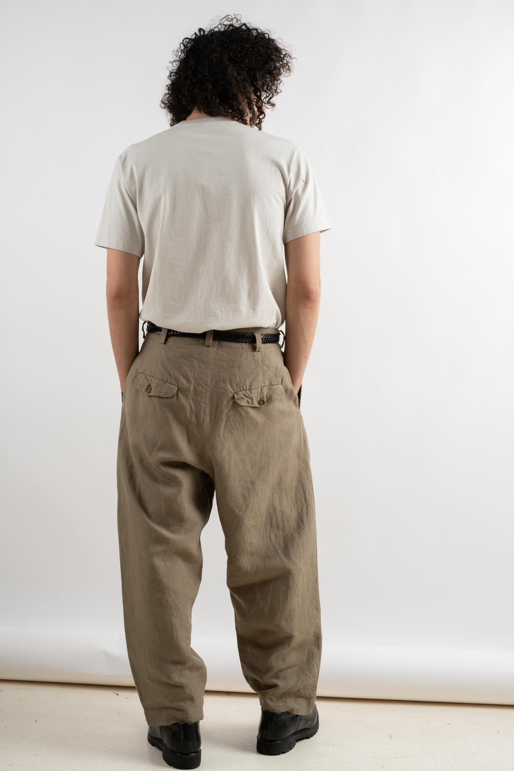 Two Pleat Pant In Dark Beige Tumbled Linen