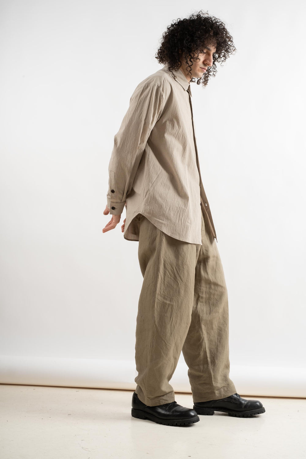 Two Pleat Pant In Dark Beige Tumbled Linen