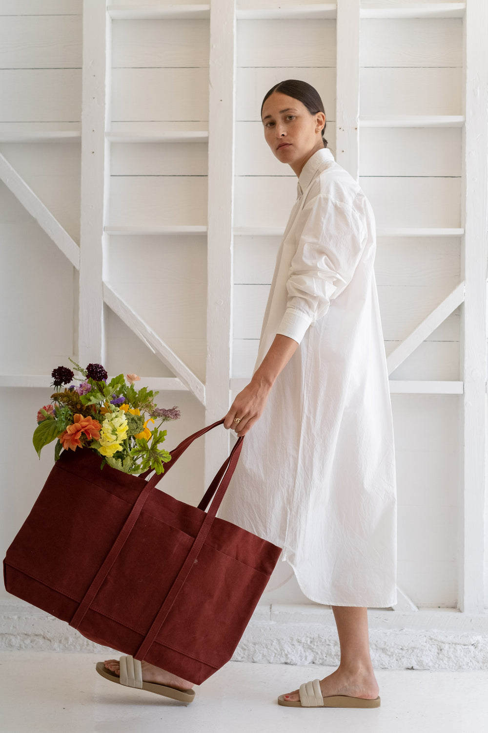 Large 6-Pocket Tote In Burgundy