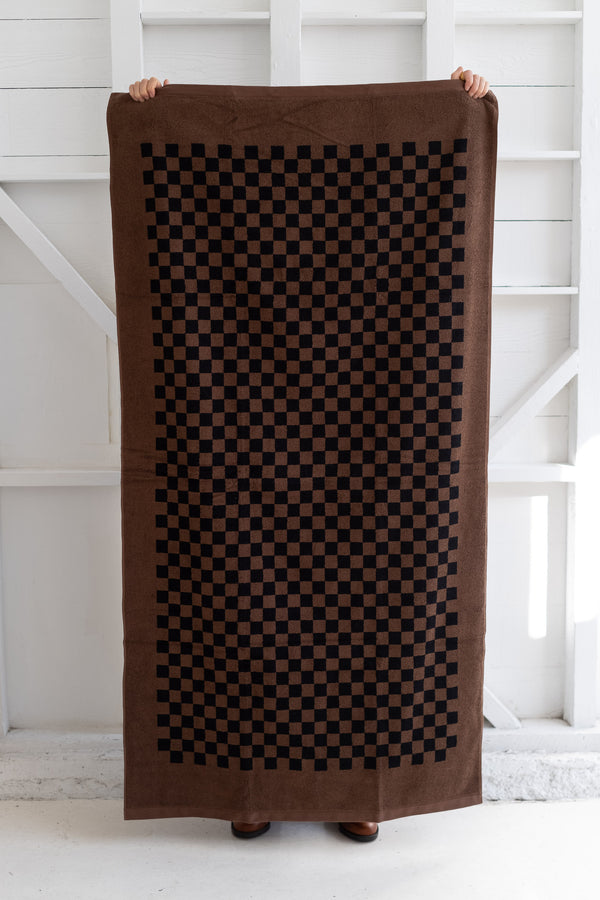 Roman Pool Towel in Tabac + Noir