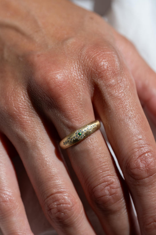 TAPERED SHIMMER BAND IN EMERALD