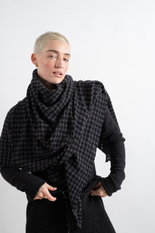 CHECKERED WOOL SCARF IN BLACK
