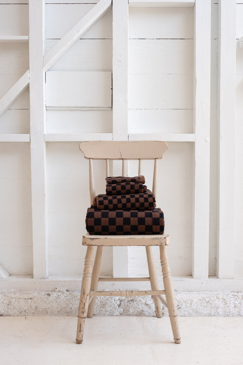 ROMAN POOL TOWEL IN TABAC + NOIR