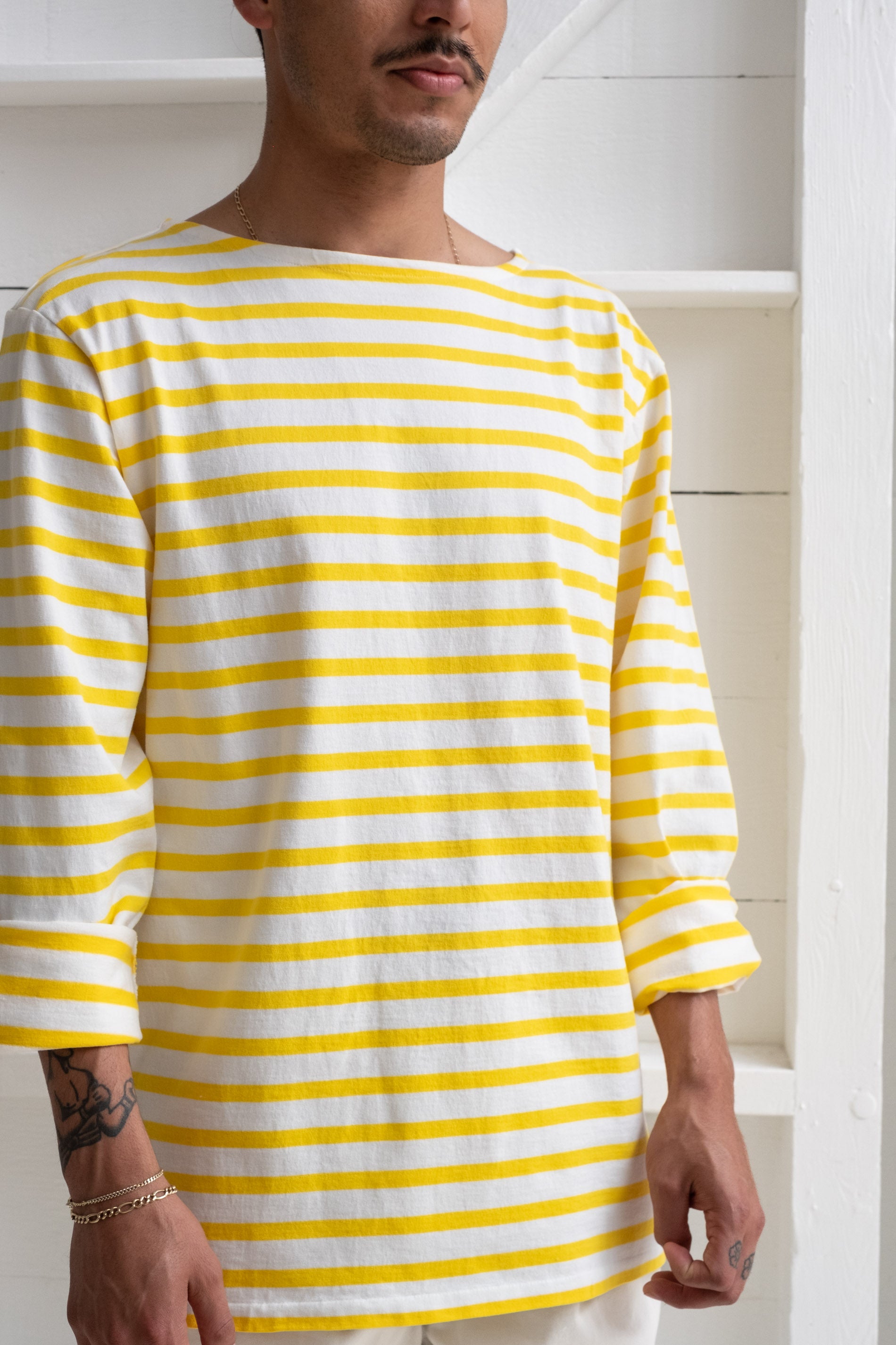 Hatski | F. NAVY BASQUE SHIRT IN WHITE + YELLOW – RELIQUARY