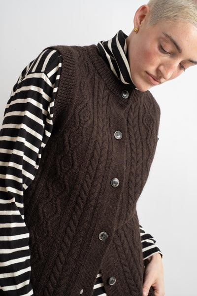 Cable 2-Way Vest In Brown