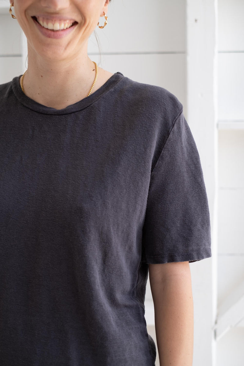 HEMP SILVERLAKE TEE IN DIESEL GREY