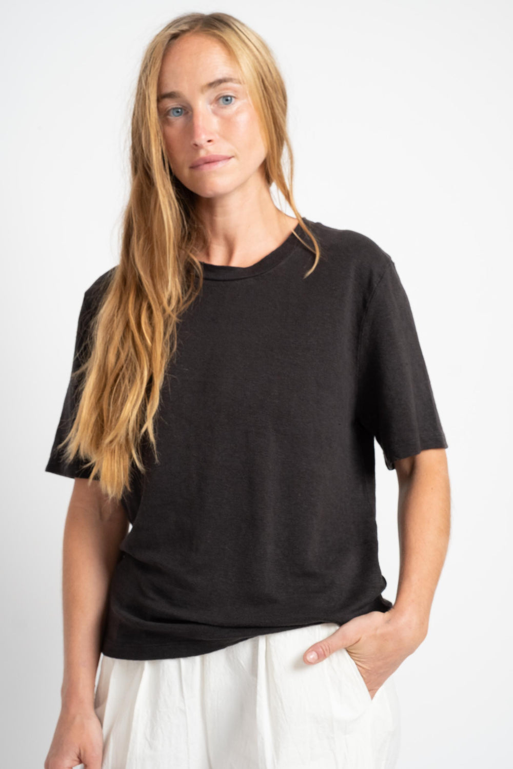 Dakota 100% Hemp Cropped Tee in Black