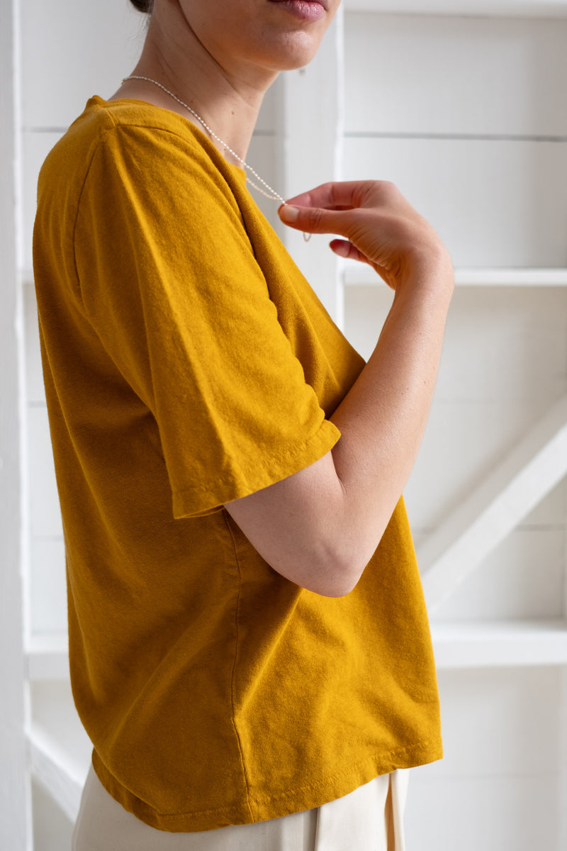 CROPPED SILVERLAKE TEE IN SPICY MUSTARD