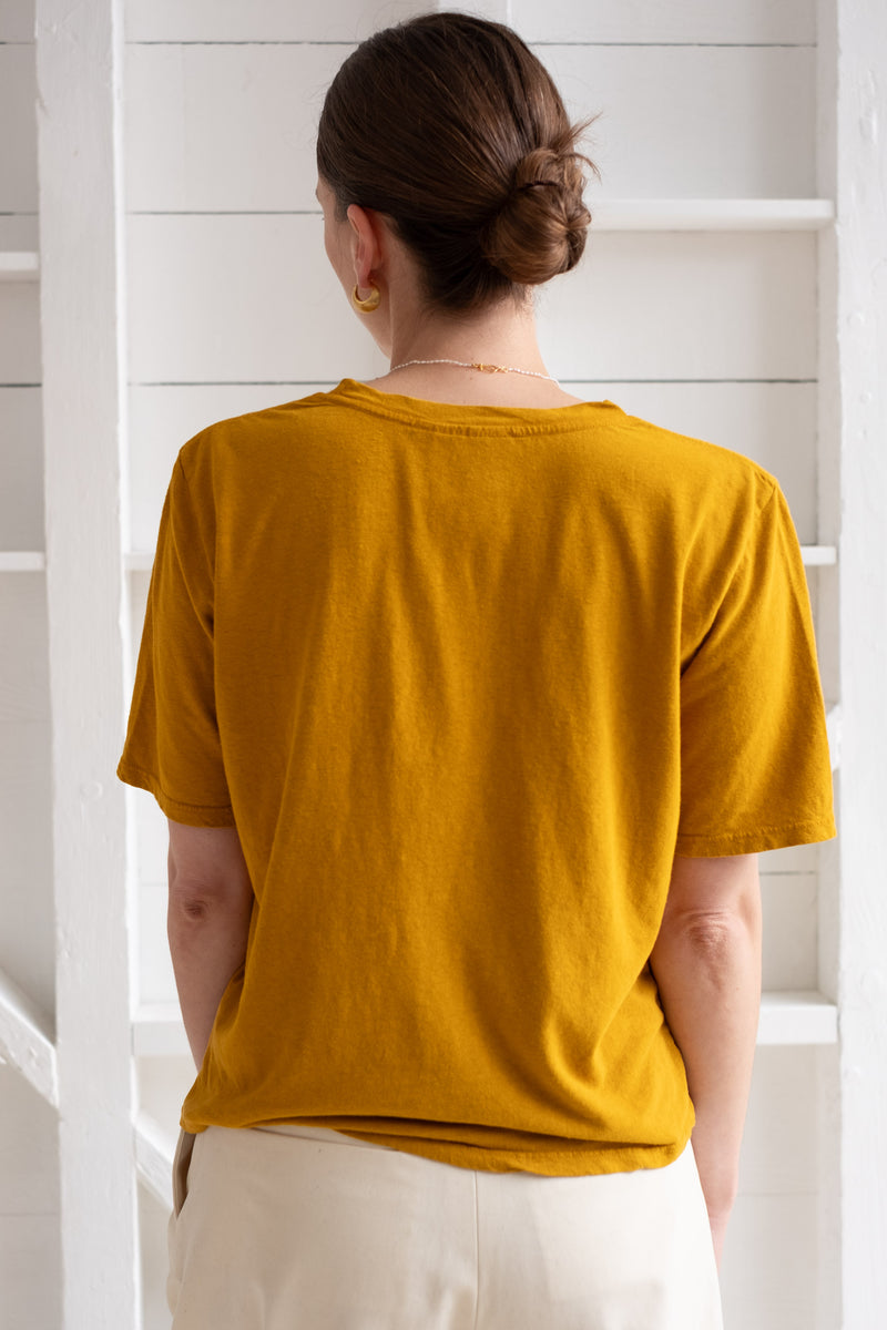 CROPPED SILVERLAKE TEE IN SPICY MUSTARD