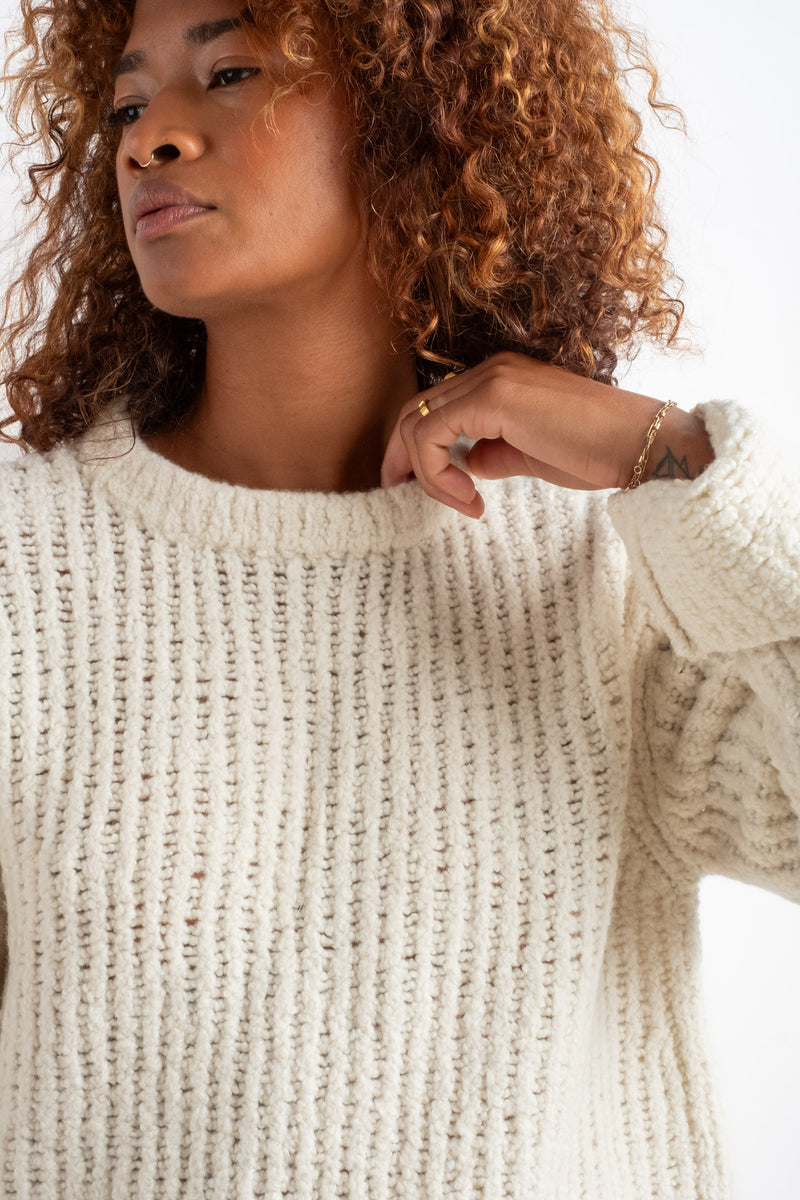 LADDERS CREWNECK IN RAW WHITE