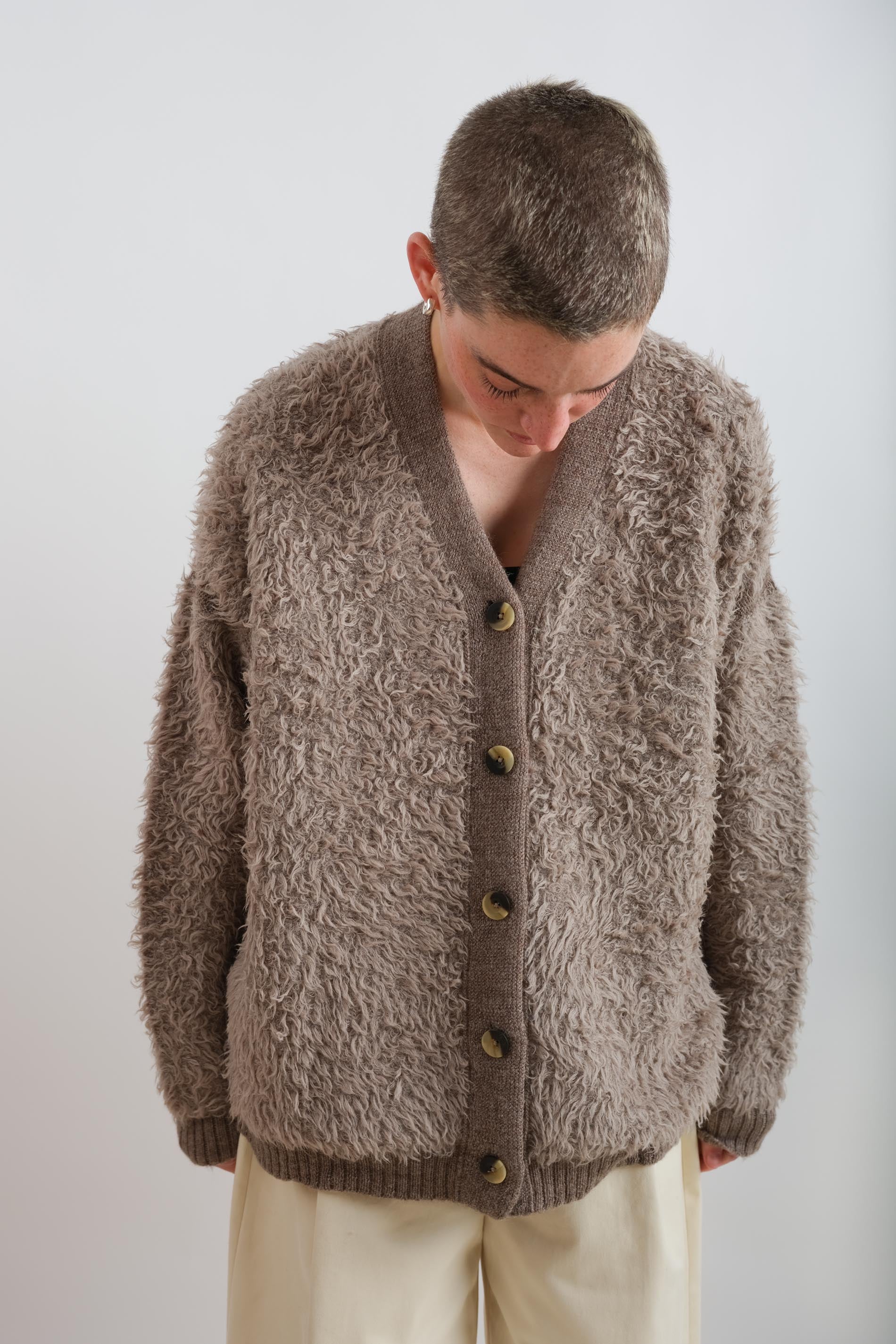 Lauren Manoogian | SHERPA CARDIGAN IN TAUPE/GRANITE – RELIQUARY