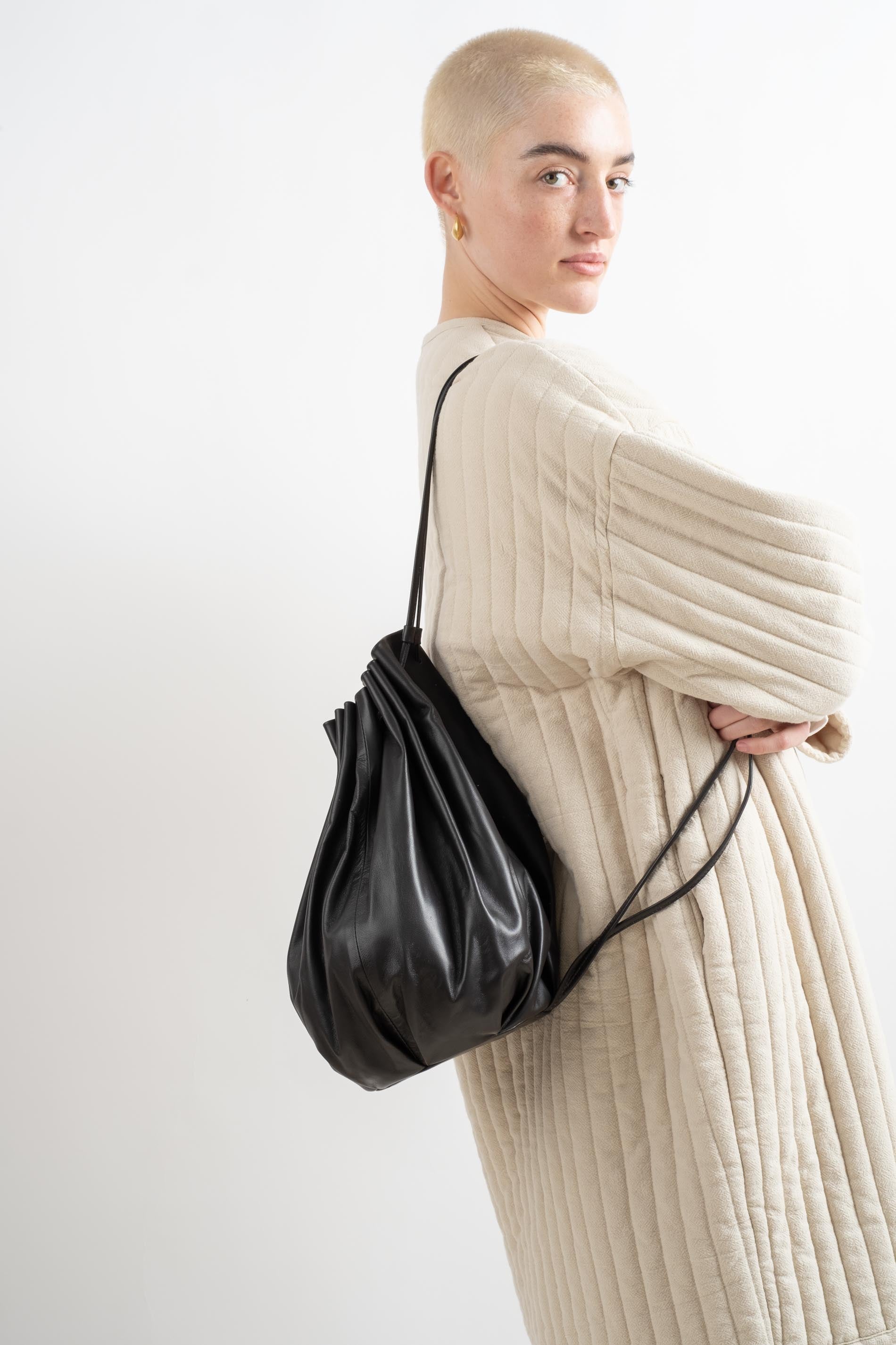 Modern Weaving | PLEATED SOFT CYLINDER CROSSBODY IN BRAUN – RELIQUARY