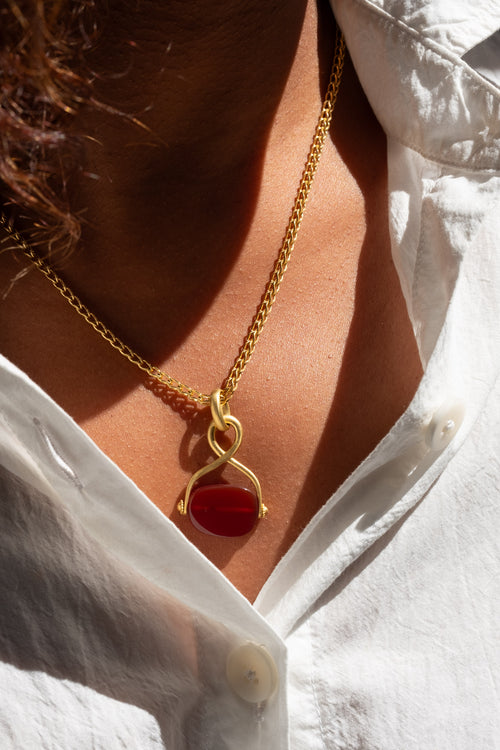 CARNELIAN ITAGLIO UNDA SPINNING PENDANT
