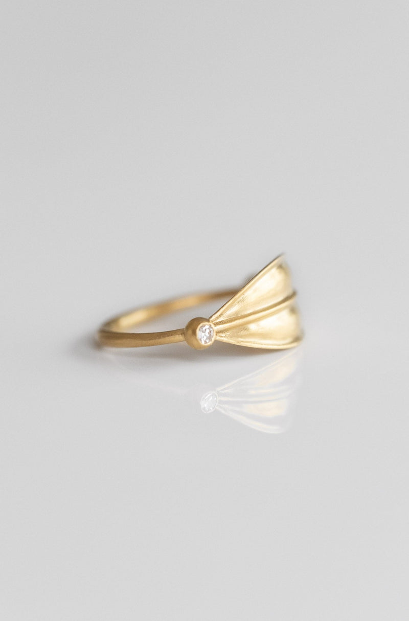 LAURUS RING WITH DIAMONDS