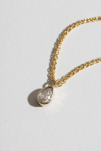 Small Pear Shaped Diamond Una Necklace
