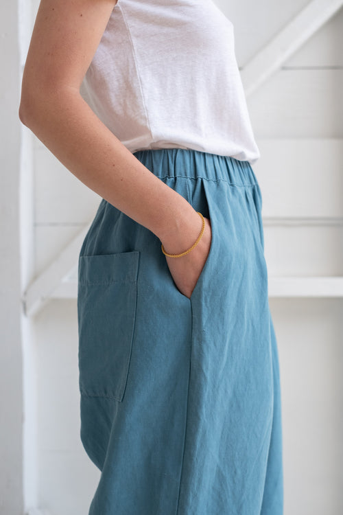 THE ELASTIC PANT IN BLUE