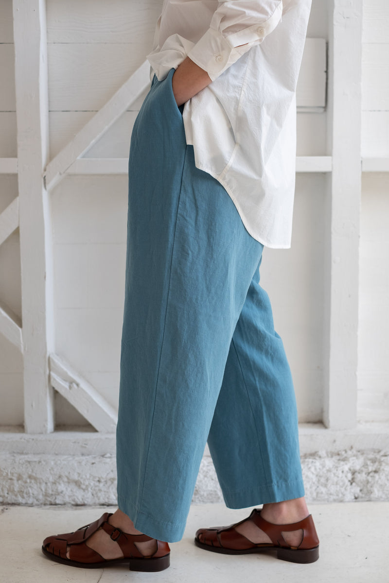 THE ELASTIC PANT IN BLUE