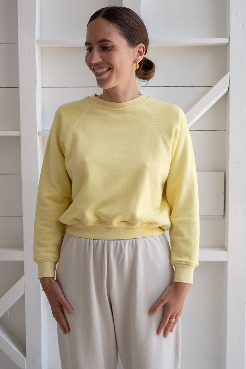 WOMEN'S CREWNECK SWEATSHIRT IN NOTEPAD YELLOW