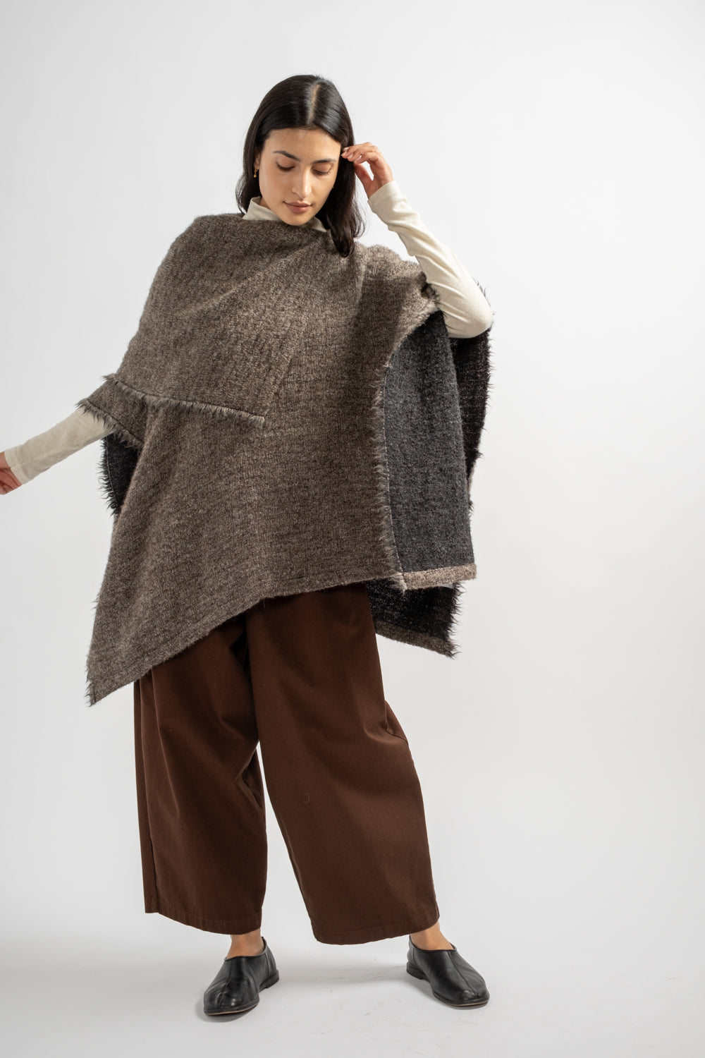 Alpaca Short Poncho in Beige