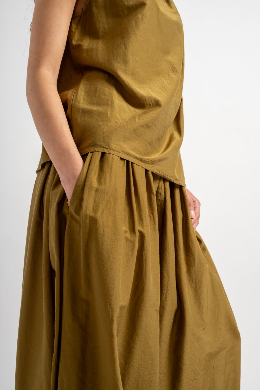Akari Pants in Dark Olive