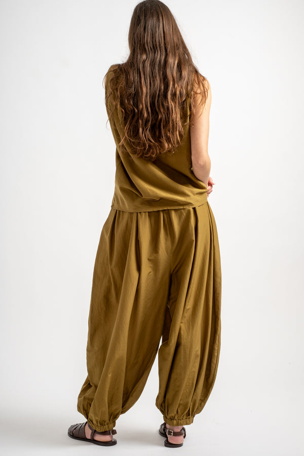 Akari Pants in Dark Olive