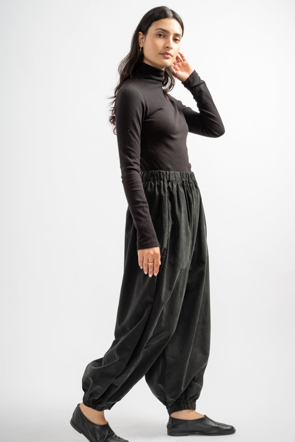 Lantern Pants in Black