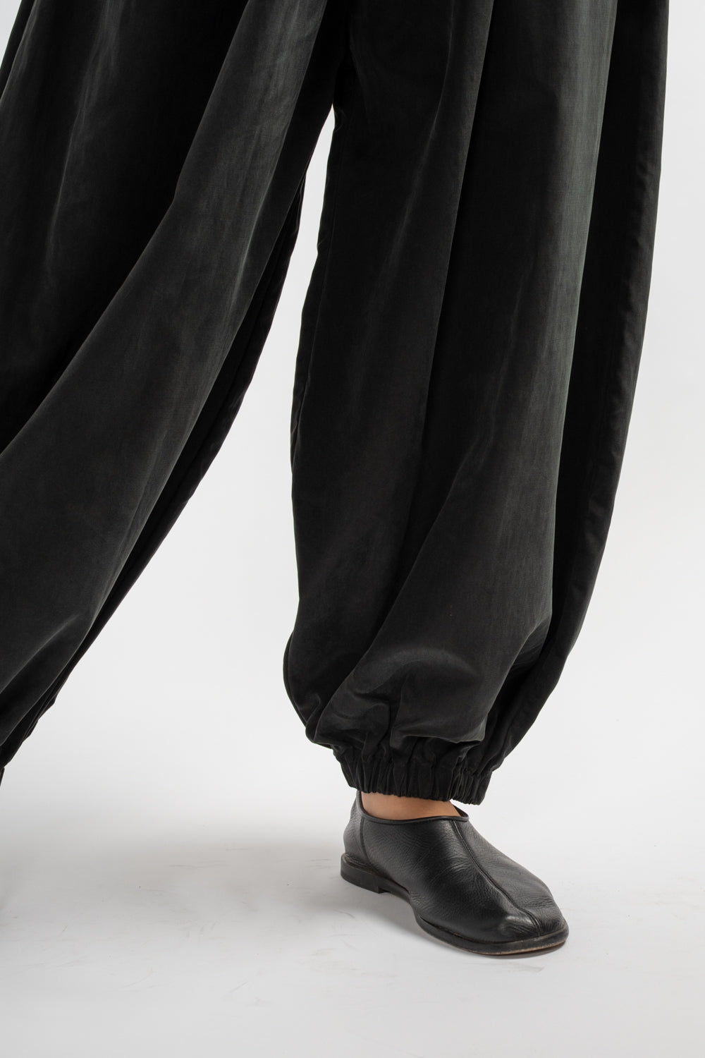 Lantern Pants in Black