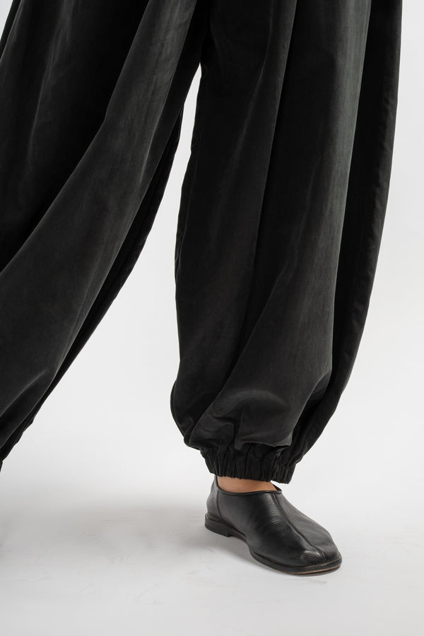 Lantern Pants in Black