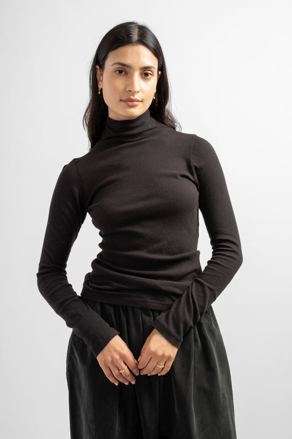 Turtle Neck L/S in Black