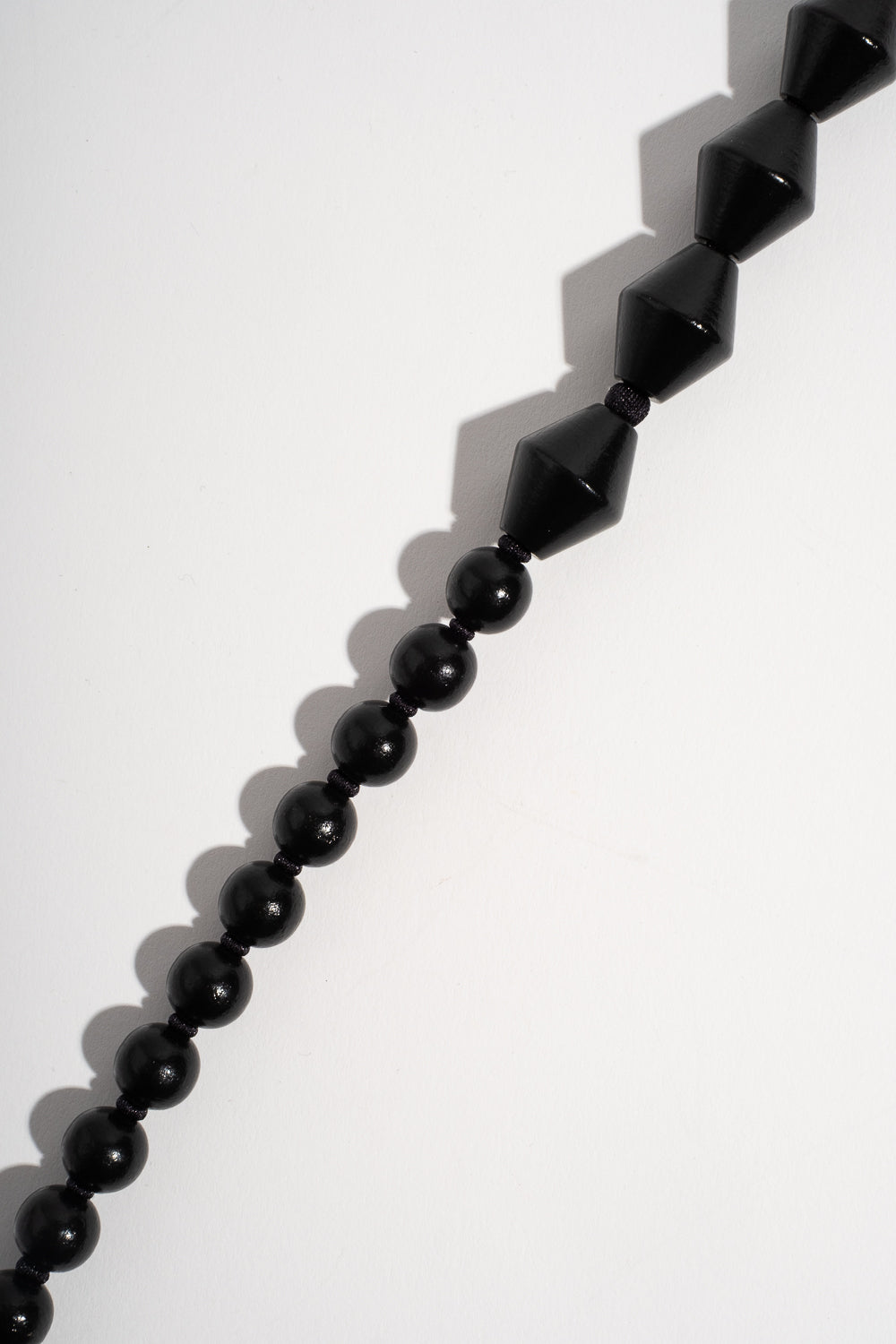 Perlen Zickzack Short in Black