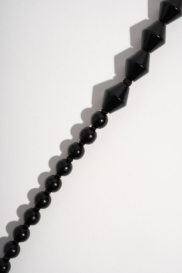 Perlen Zickzack Short in Black