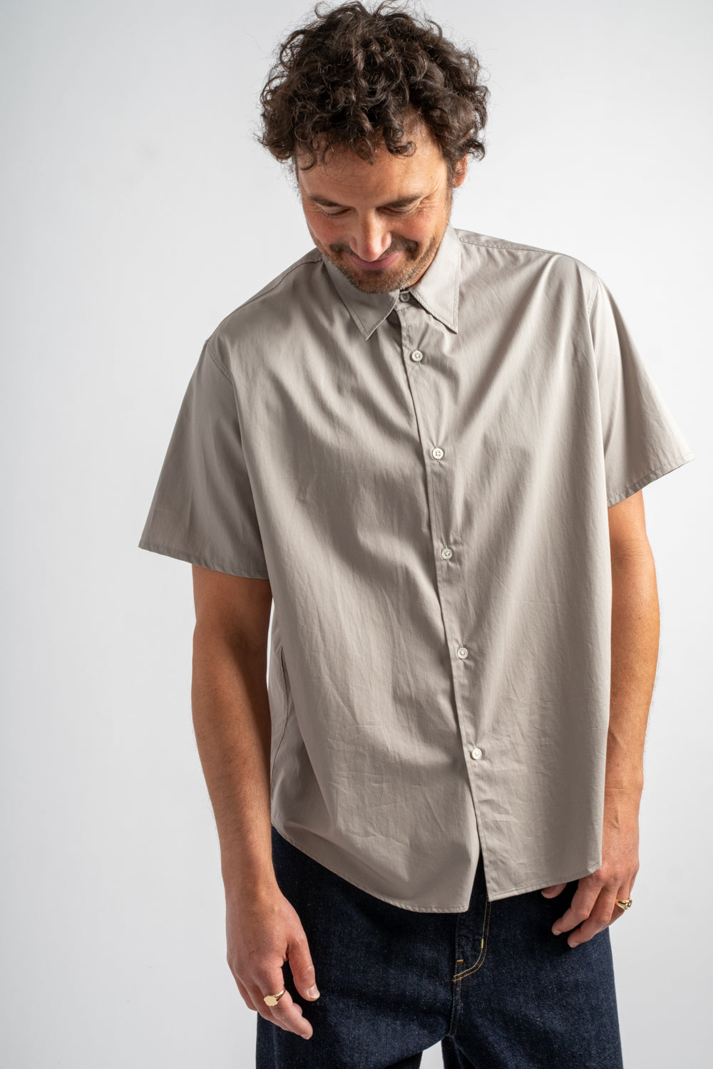 Lynn Poplin S/S Shirt in True Grey