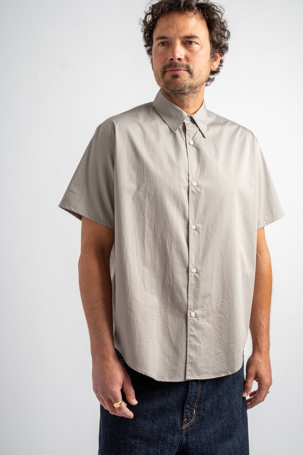 Lynn Poplin S/S Shirt in True Grey